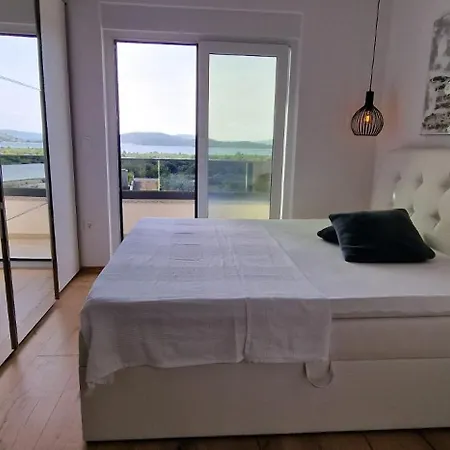Villa Duplex Enny Mit Meeresblick Vodice